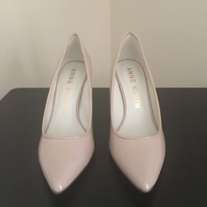 Nude pumps w/ gold zipper detail